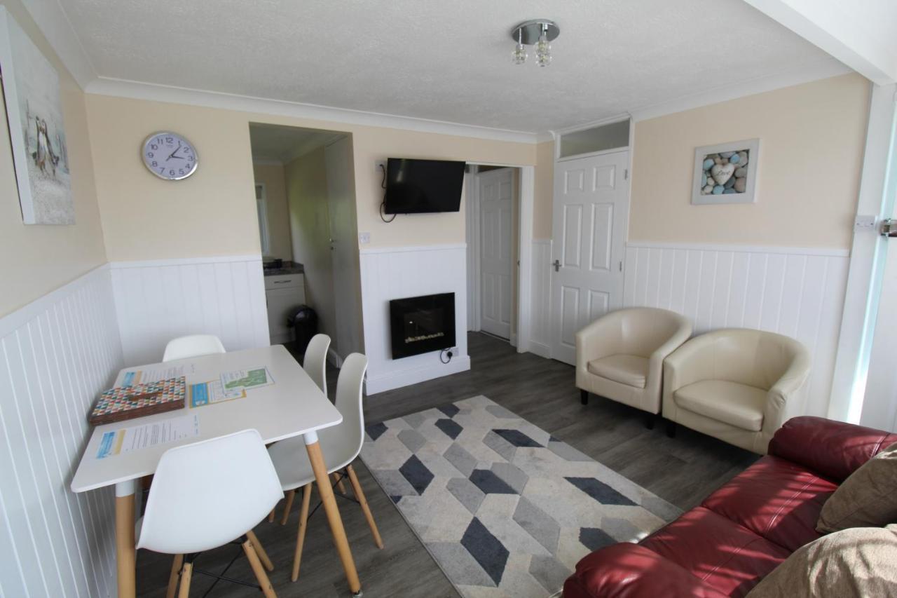 Relaxing Chalet On Popular California Sands Short Stroll To Beach, Nr Norfolk Broads & Great Yarmouth Scratby Exterior foto